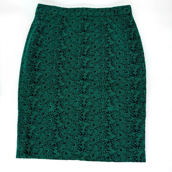 Ann Taylor NWT Fully Lined Lace Pencil Skirt | Size 10 | Green and Black - Picture 2 of 9